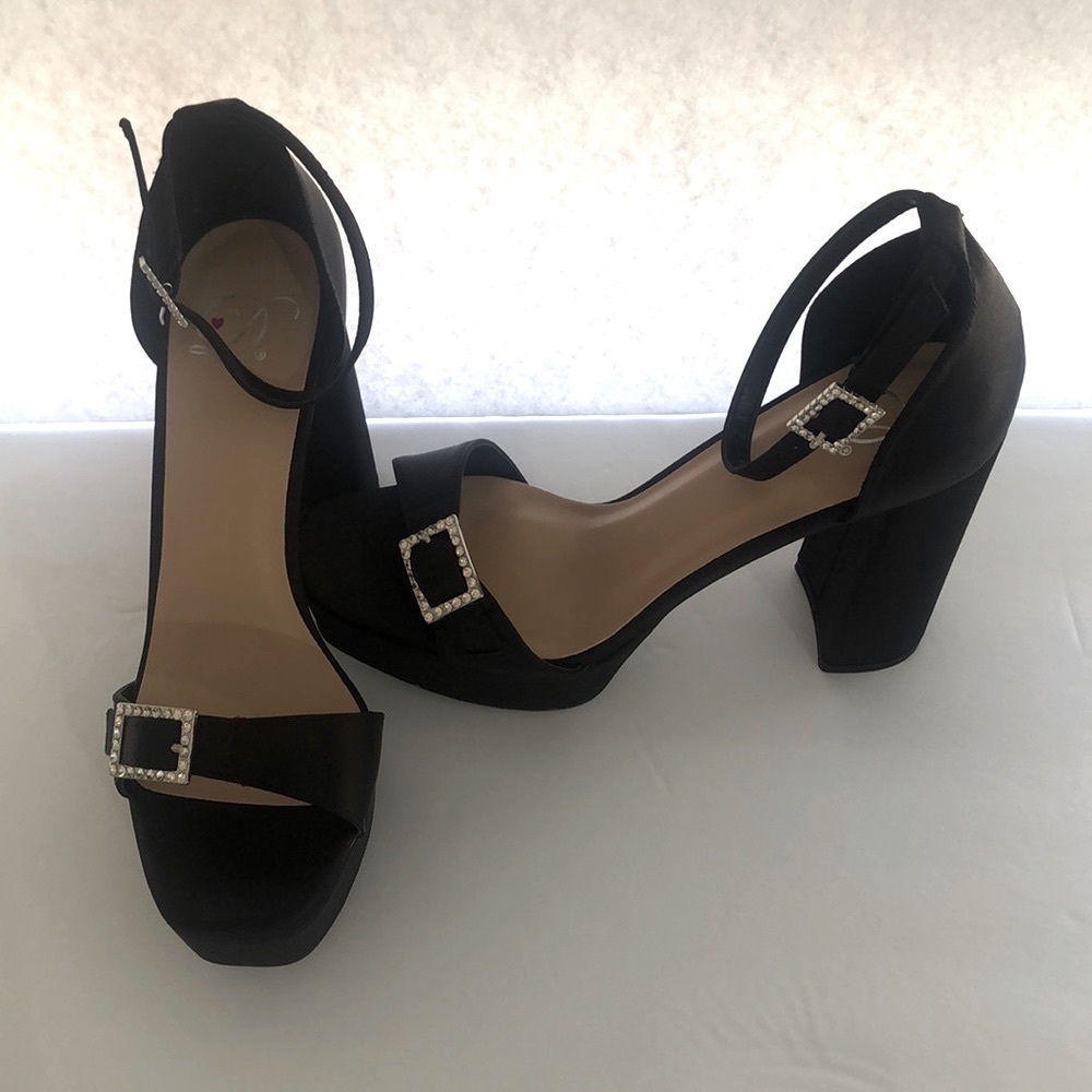 Delicious black stain high heel shoes size 6 1/2